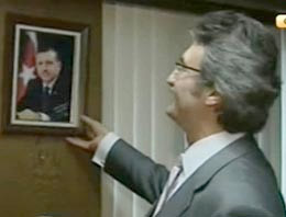 Eski bakan öyle bir rol kesti ki...