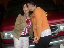 İki genç kız engelli erkeğe tecavüz etti!