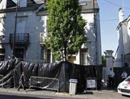 Aynı aileden 6 kişi bahçede ölü bulundu