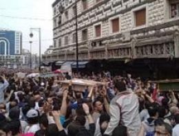 Suriye'deki gösterilerde kan döküldü