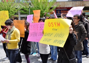 Öğrenciler YGS'yi protesto etti