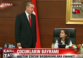 Başbakan Erdoğan koltuğu kaptırdı VİDEO