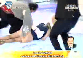 Ece Erken canlı yayında yere kapaklandı