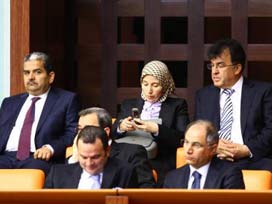 Meclis'teki başörtülüye 'çık' dendi