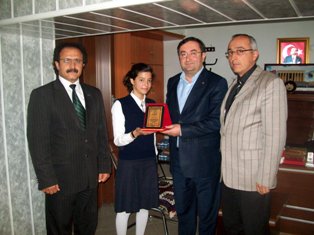 Hayırsever işadamına teşekkür plaketi