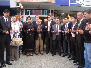 AK Parti adayları sahaya indi