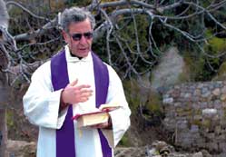 Rahip eşcinsellik kurbanı mı?