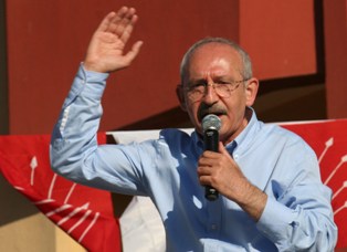 Manşetlerle geldi, manşetlerle gidiyor