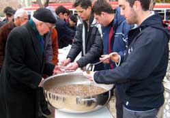 6 bin kişiye aşure dağıtıldı