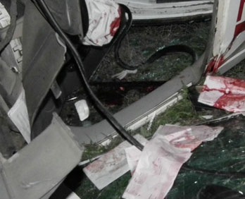 Tren otomobile çarptı: 2 yaralı