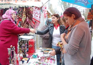 Bayan esnafların sorunlarını dinlediler