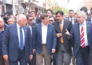 Davutoğlu'ndan kulu'ya övgüler!