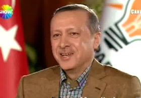 Erdoğan spikeri canlı yayında fırçaladı
