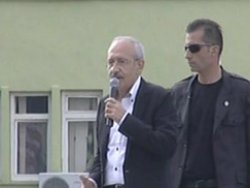 Gandi: Ezan okunuyor ara verelim