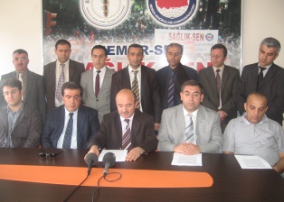 Bayar: Doktorlar kelle koltukta çalışıyor