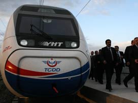 Hızlı tren 220 km'ye ulaştı