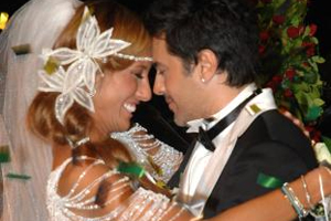 Emre Altuğ ve Çağla Şıkel ayrılmıyor