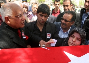 Şehit erin yakınları baygınlık geçirdi