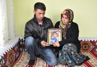 Annesine son hediyesi çiçek olmuş