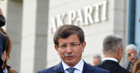 Davutoğlu'ndan mültecilere sert ikaz