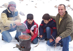 Kar üzerinde mangal keyfi