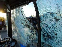 AKP seçim otobüsüne saldırı