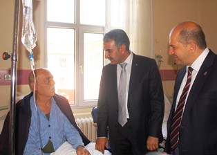 Milletvekili adayları, hastalarla buluştu