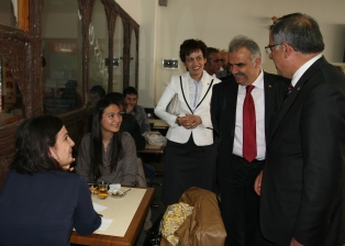 MHP adayları öğrencilerle buluştu