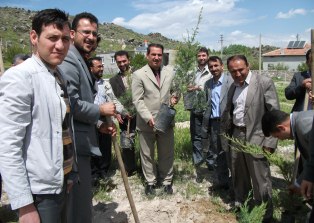 Karapınar'da din adamları fidan dikti