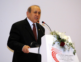 Burhan Kuzu'ya bu kez ayakkabı attılar