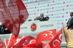 AHmet Hakan, Bahçeli'ye kaset şarkısı yazdı