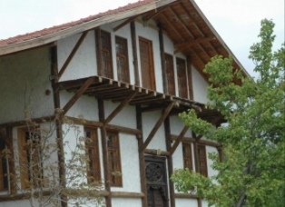 Tarihi malzemelerle Osmanlı Konağı yaptı