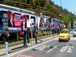 Özdağ için canlı billboard oldular