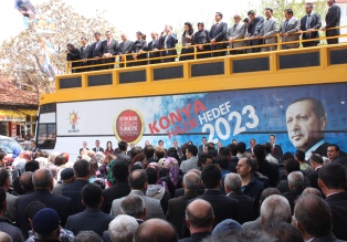 Beyşehir'de miting gibi açılış