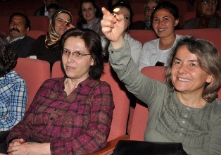 Hemşireler konserde stres attı