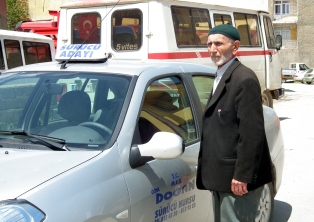 Ramazan dede 80 yaşında ehliyet aldı