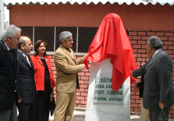 Garnizon Komutanı Atatürk büstü açtı