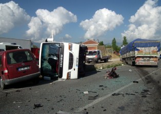Konya'da trafik kazası: 1 ölü, 9 yaralı