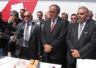 MHP'li vekil adayları 'püskevit' dağıttı