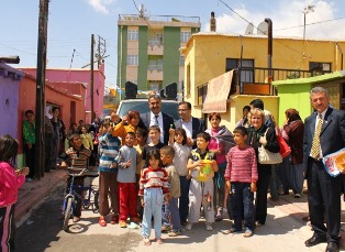 Ağralı Doğanlar Mahallesini ziyaret etti