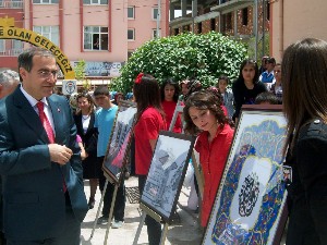 "Gençlik ve Sanat" konulu resim sergisi