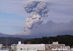 Avrupa'yı toz duman eden volkan uyandı