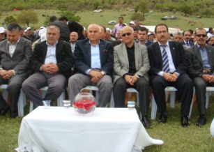 Siyasiler şenlikte buluştu..