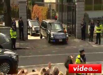 Obama'nın zırhlı aracı asılı kaldı / VİDEO