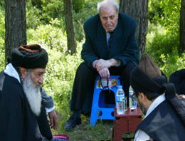 Gündüz ve Üzmez piknikte başbaşa!