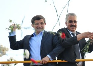 CHP'li Başkan Davutoğlu mitinginde!