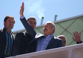 Kılıçdaroğlu'na Rize'de yumurtalı saldırı