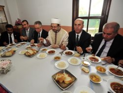 Diyanet İşleri Başkanı Cemevinde