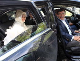 Davutoğlu'nun aracı gelin arabası oldu