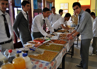 Kulu lisesi kermes düzenledi